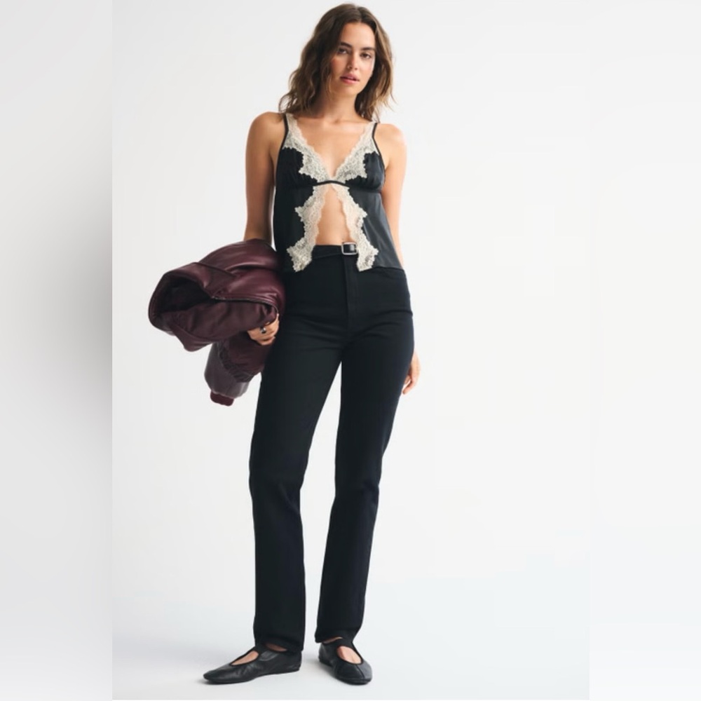Abercrombie & Fitch Ultra High Rise 90s Straight Jean